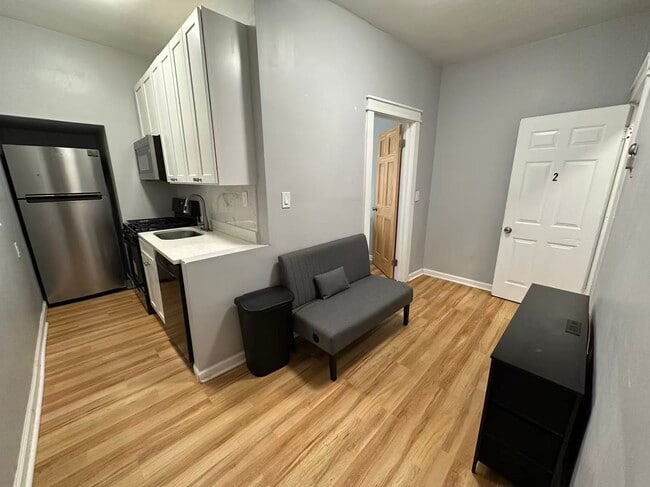 Building Photo - 316 Meyran Ave Unit Apt 2