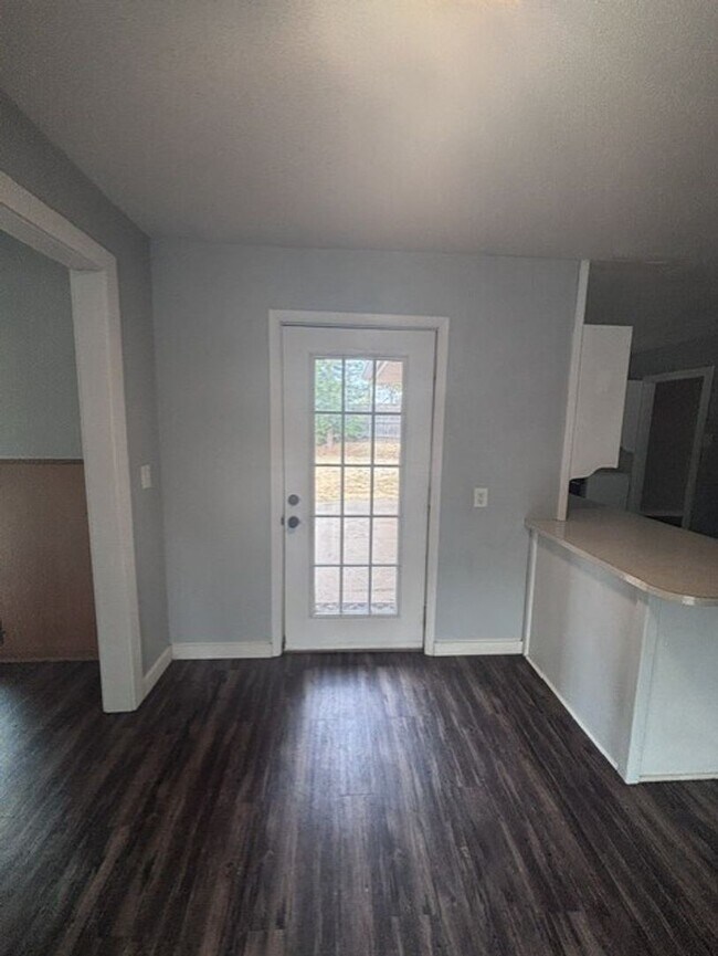 Photo - 906 Carey Dr