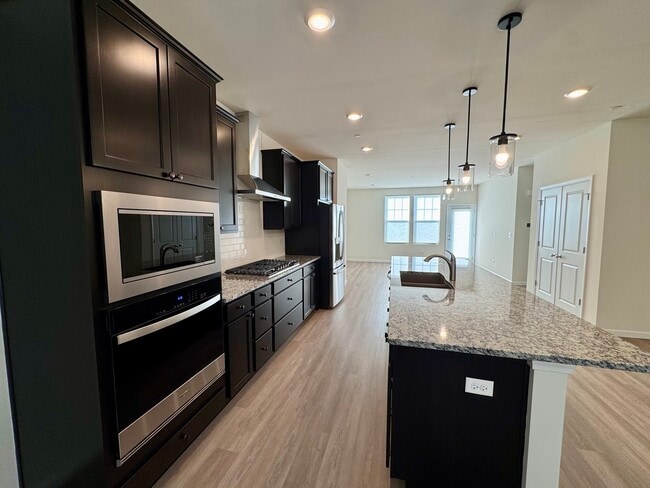 Photo - 155 Yorktown Ct