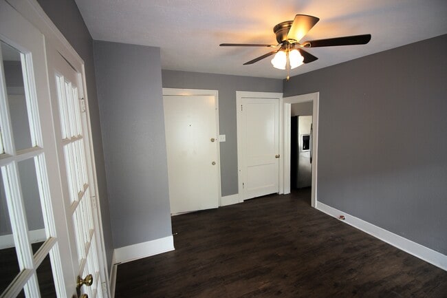 Photo - 4405 Woodside St Unit 2