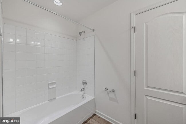 Photo - 162 Ludgate Mnr