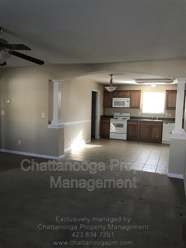 Photo - 402 Cedar Creek Dr