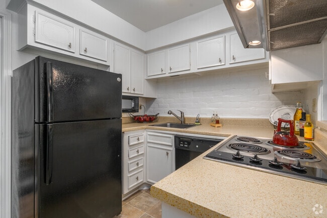 2BR, 2BA - 1,560SF - Kitchen
