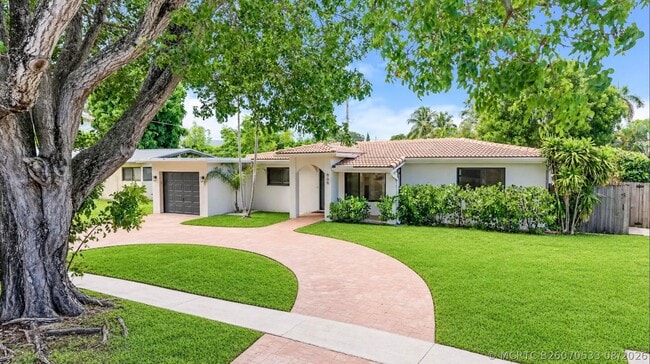 Photo - 909 SE 14th Dr