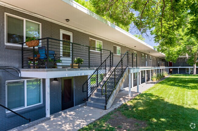 Photo - Saulsbury Manor