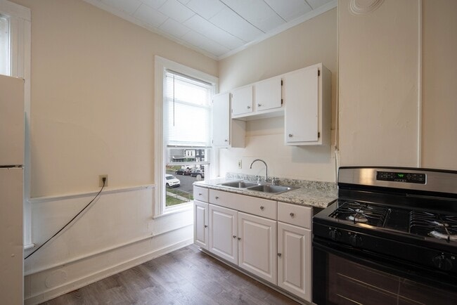 Photo - 629 4th Ave