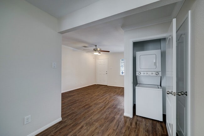 Photo - 427 W 16th St Unit 11