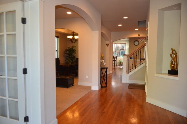 Photo - 11031 Muirwood Way NE