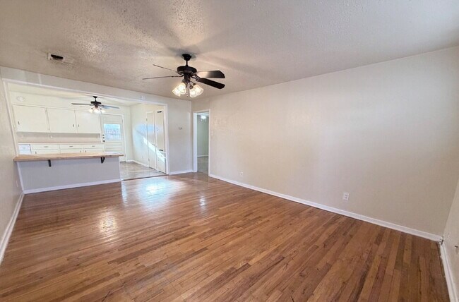 Photo - Cute, Cozy & Clean! Unit B
