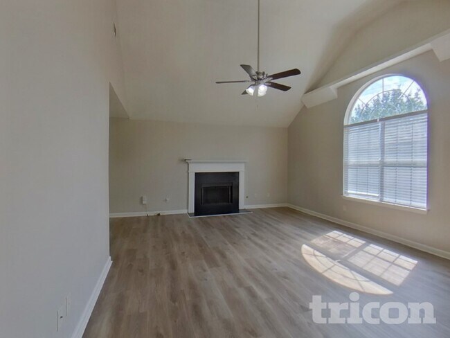 Photo - 868 Asbury Way