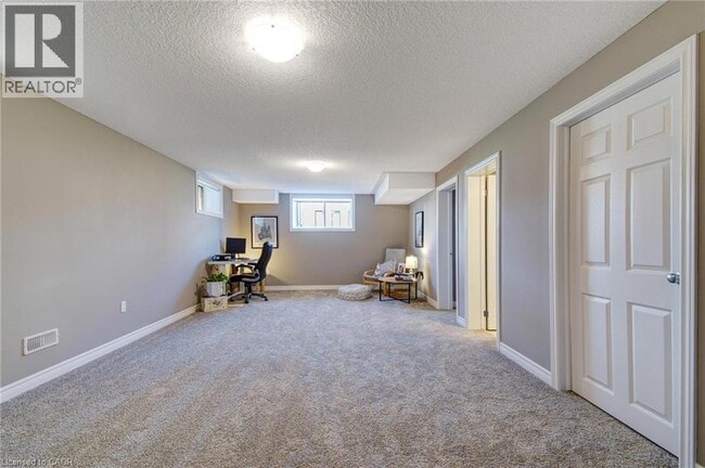Photo - 39 Broadacre Dr