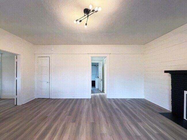 Photo - 577 Madison St