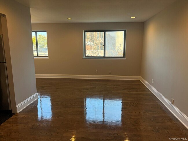 Photo - 140 McGlynn Pl