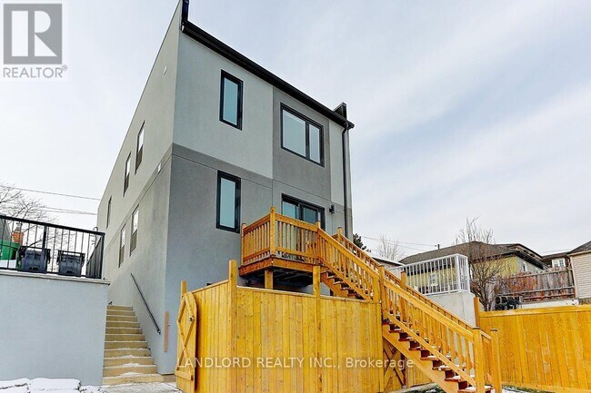 Photo - 2071 Keele St