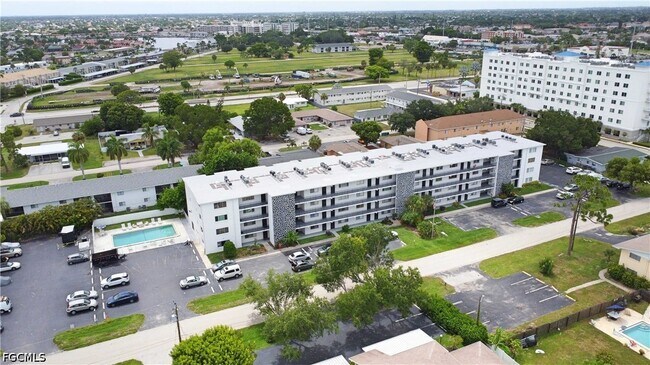 Building Photo - 4906 Victoria Dr Unit 103