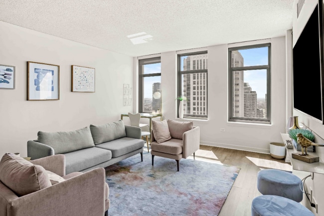 Photo - 579 W Kinzie St