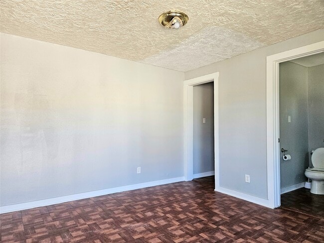 Building Photo - 5008 Ave S Unit 3