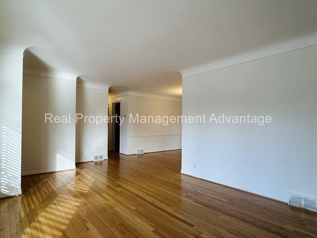 Photo - Charming 3-Bedroom Ranch minutes from Woodward Ave, Birmingham, and Berkley!