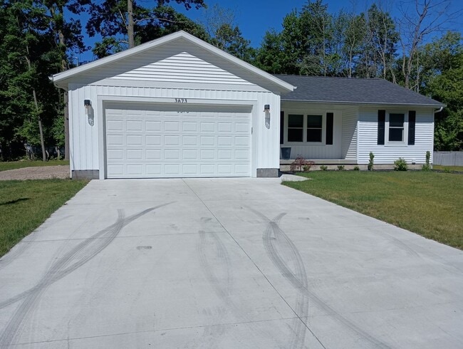 Building Photo - Coming Soon! 2 bed 1 bath Single Family home in Norton Shores!