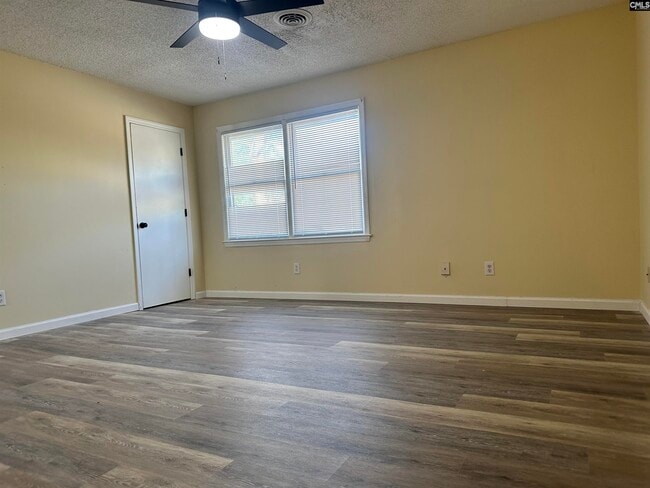 Photo - 1715-1715 Stahl St