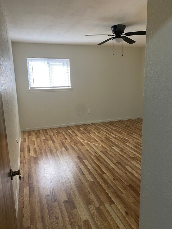 Photo - 815 S Roy Reynolds Dr