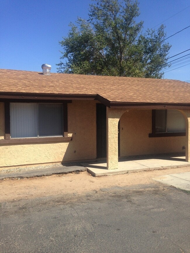 Photo - 16465 Smoke Tree St Unidad #B