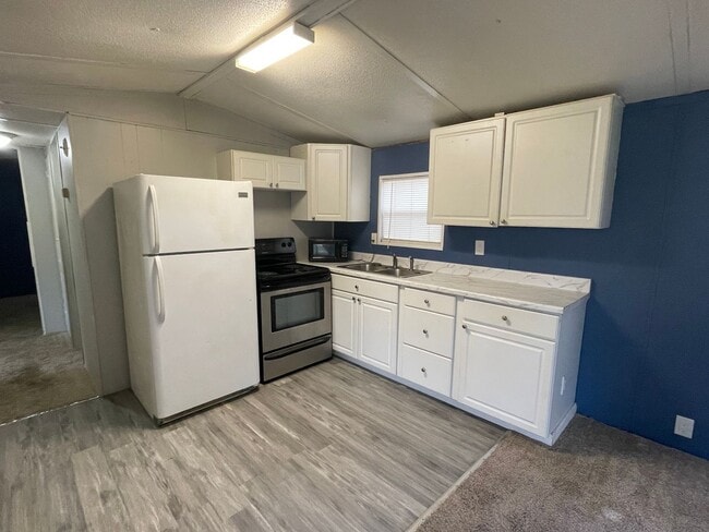 Photo - 1 Bedroom 1 Bath Mobile in Park Unit #13