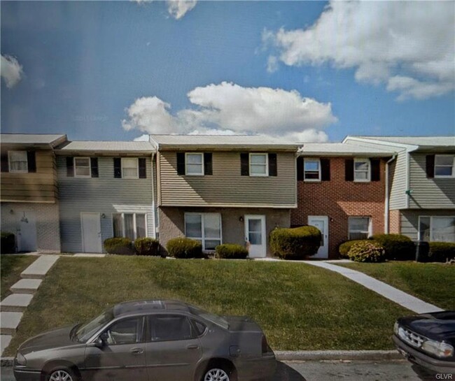 Photo - 107 E Hillcrest Ln Townhome