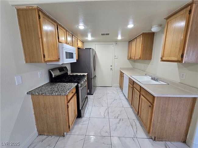 Building Photo - 9617 Pine River Ln