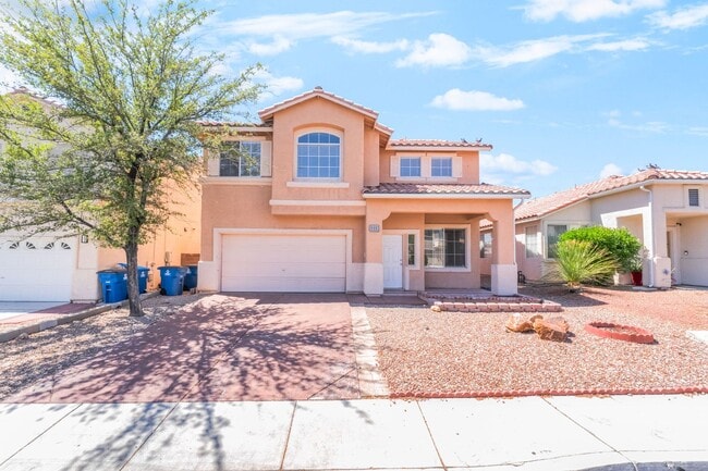 Building Photo - Beautiful 5 bed home with sparkling pool located in the heart of Las Vegas!