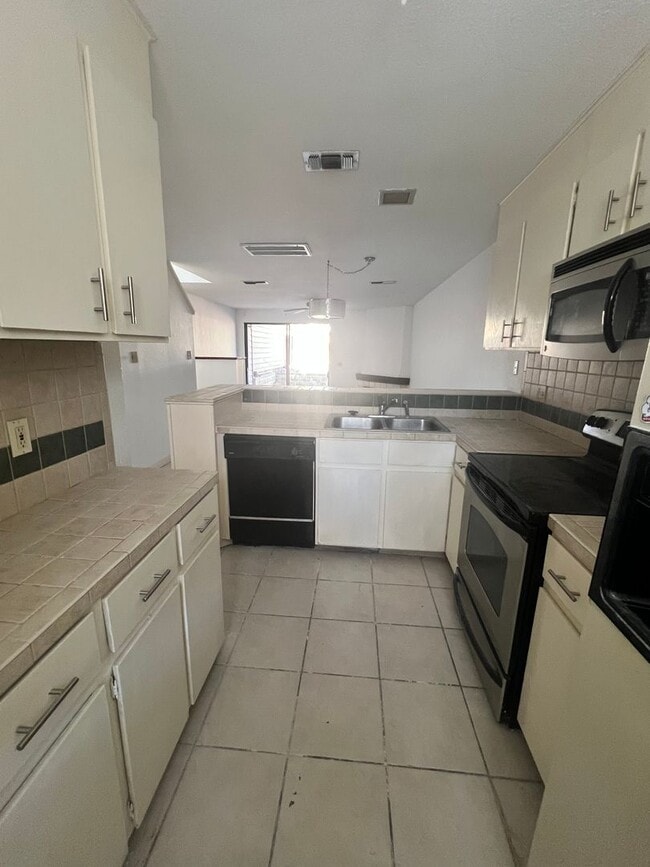 Photo - Edgecliff Downstairs 2/1.5 Unit Unit 3107