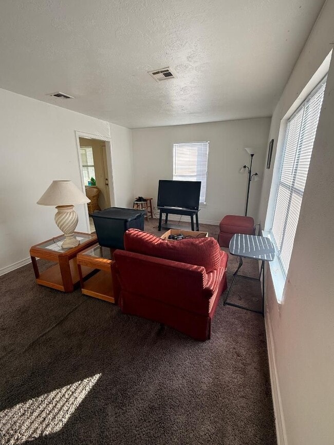 Photo - 2 BED 1 BATH DUPLEX FOR LEASE