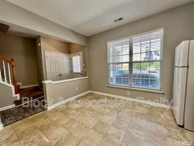 Photo - 412 Canyon Lake Cir