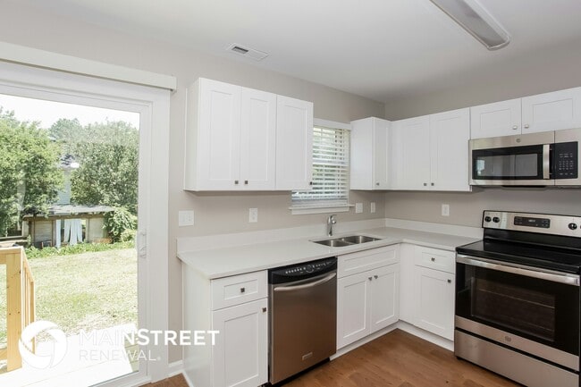 Photo - 780 Sir Raleigh Dr