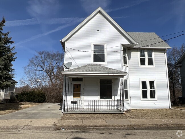 Building Photo - 451 W 16th St Rental