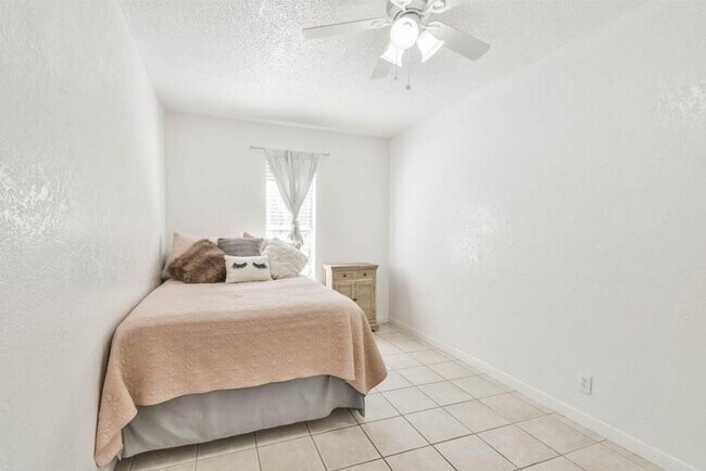 Photo - 606 Pine Bough Ln