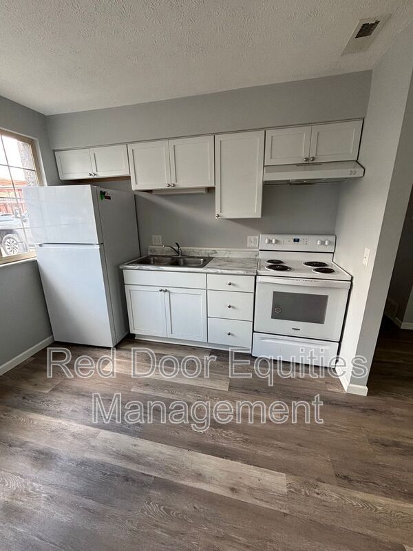 Photo - 117 W Walnut St