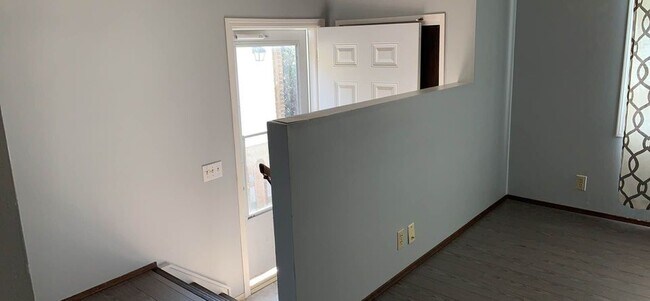 Photo - 212 Whitlock Pl NE