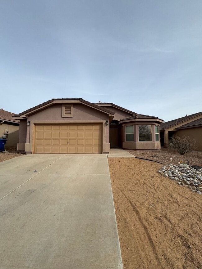 Building Photo - 3 bed 2 bath home in Huning Ranch!