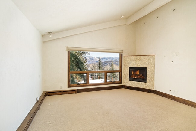Photo - 10 Martingale Ln