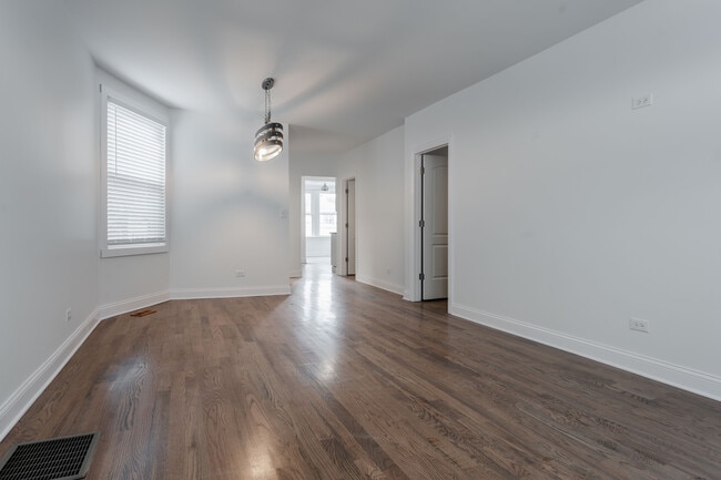 Photo - 2922 N Rockwell St Unidad 1