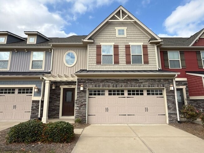 Building Photo - 3BR 2.5BA Wonderfully Maintained Townhome ...