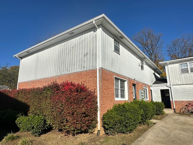 Photo - 114 Oakmont Ln