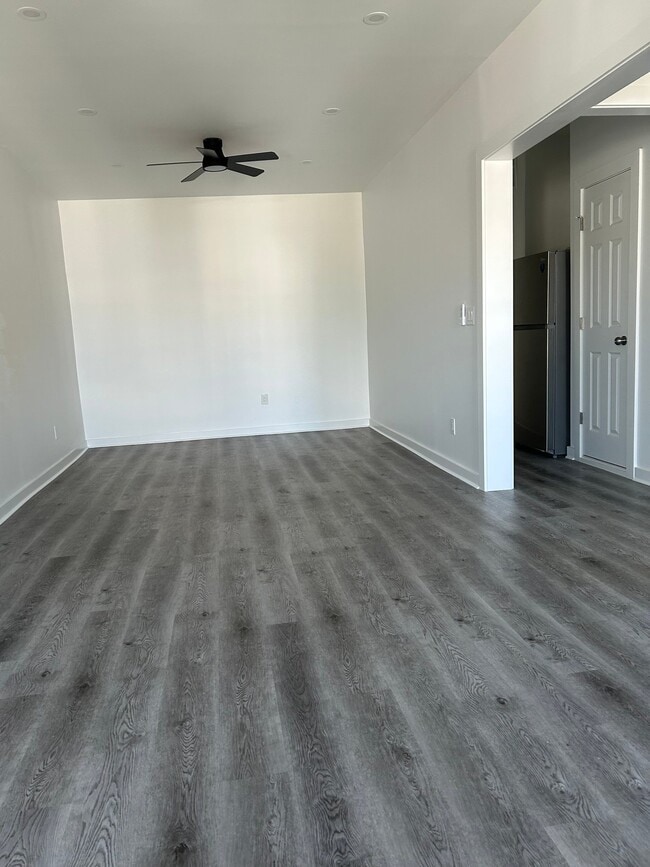 739 43rd St Unidad 2nd floor