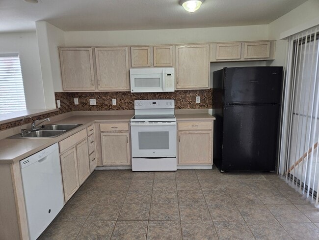 Photo - 3 bed 2 bath in Goodyear! No HOA