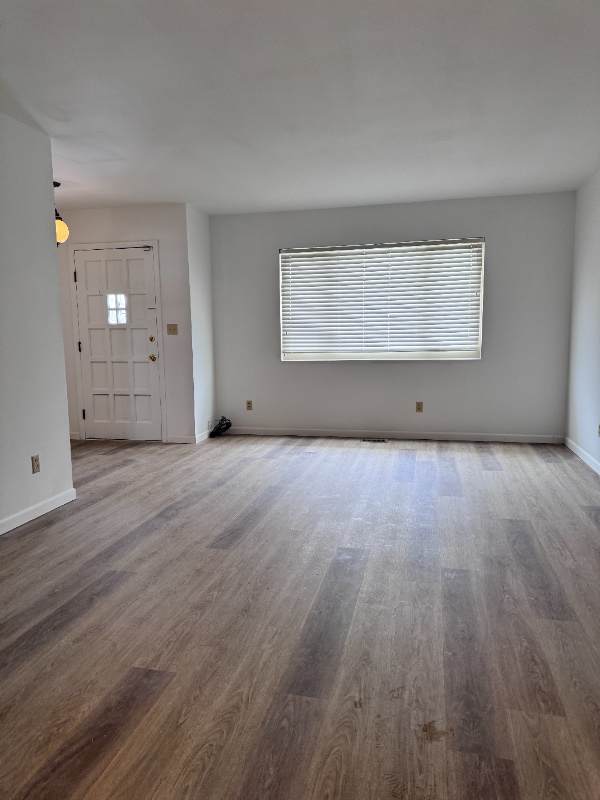 Building Photo - 303 Highland Dr