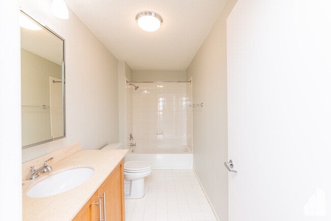 Photo - 545 N Dearborn St