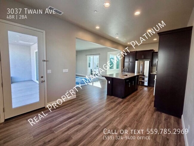 Photo - 3037 Twain Ave