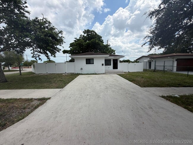 Photo - 7000 Tyler St