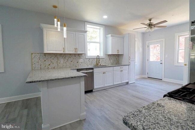 Photo - 523 W 26th St